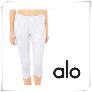 Alo Snake Print Capri Yoga Pant Light Gray